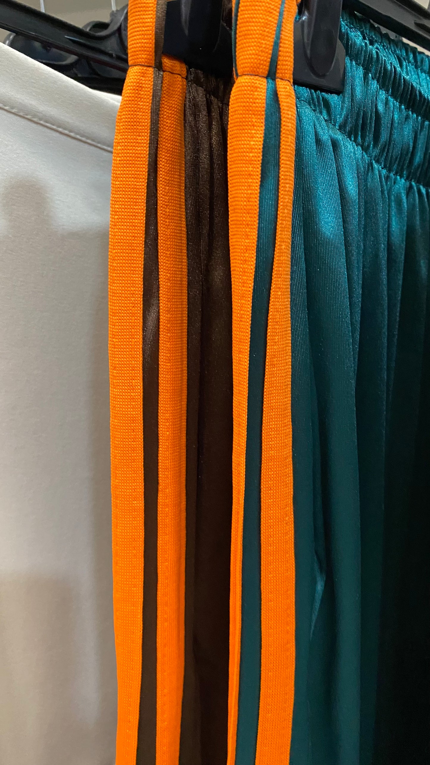 Pantalone modello Adidas