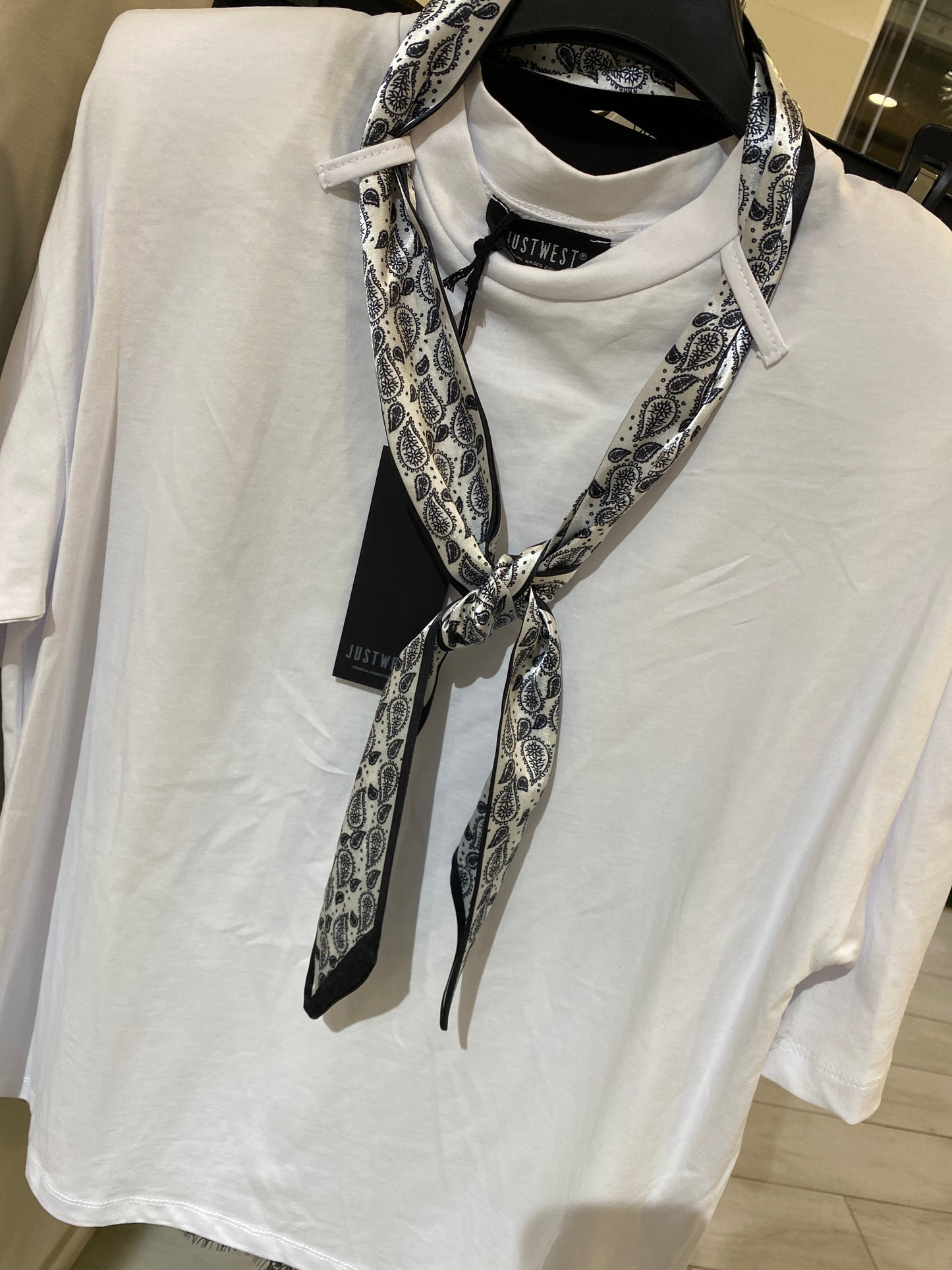 T shirt foulard