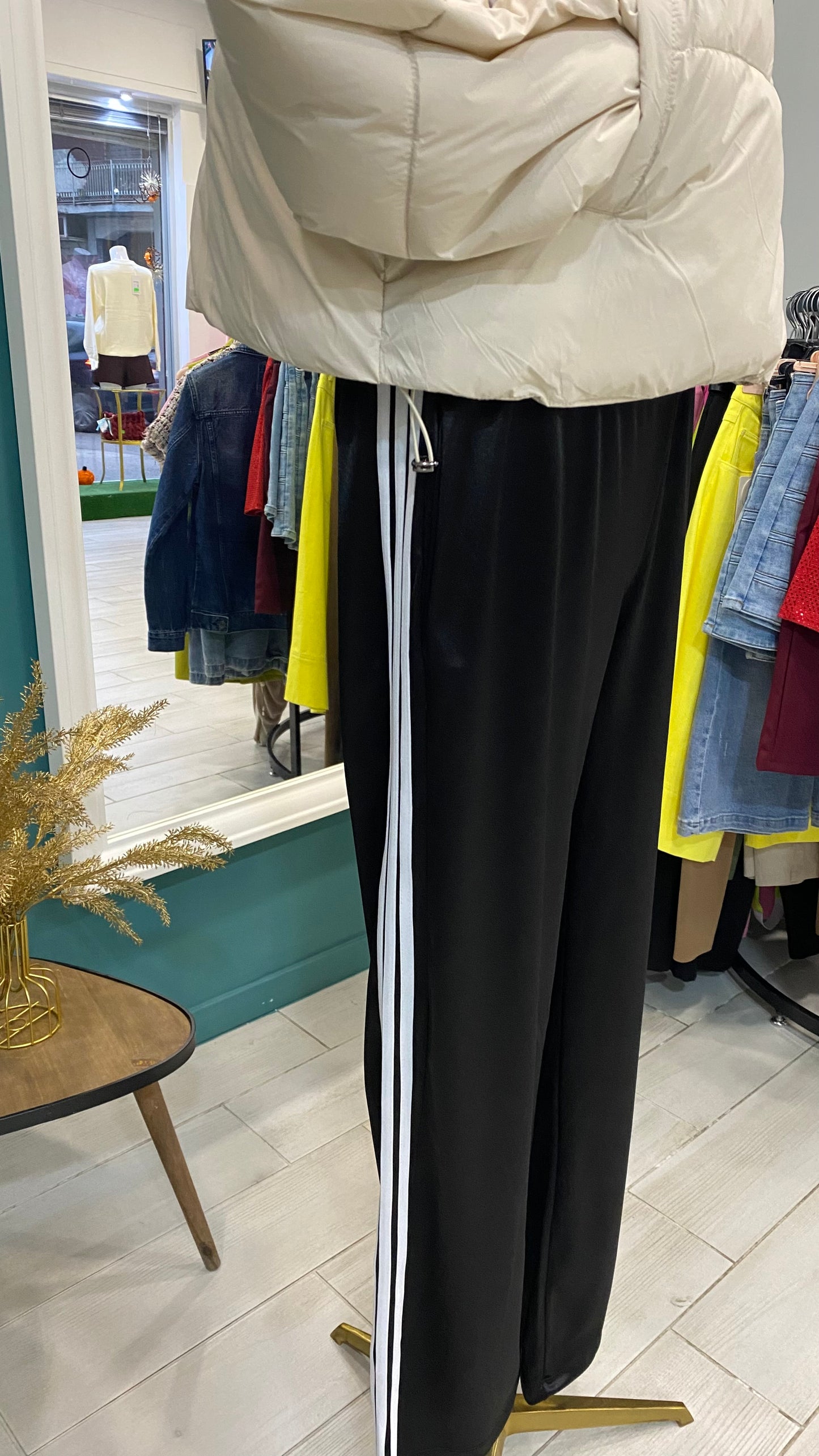 Pantalone modello Adidas